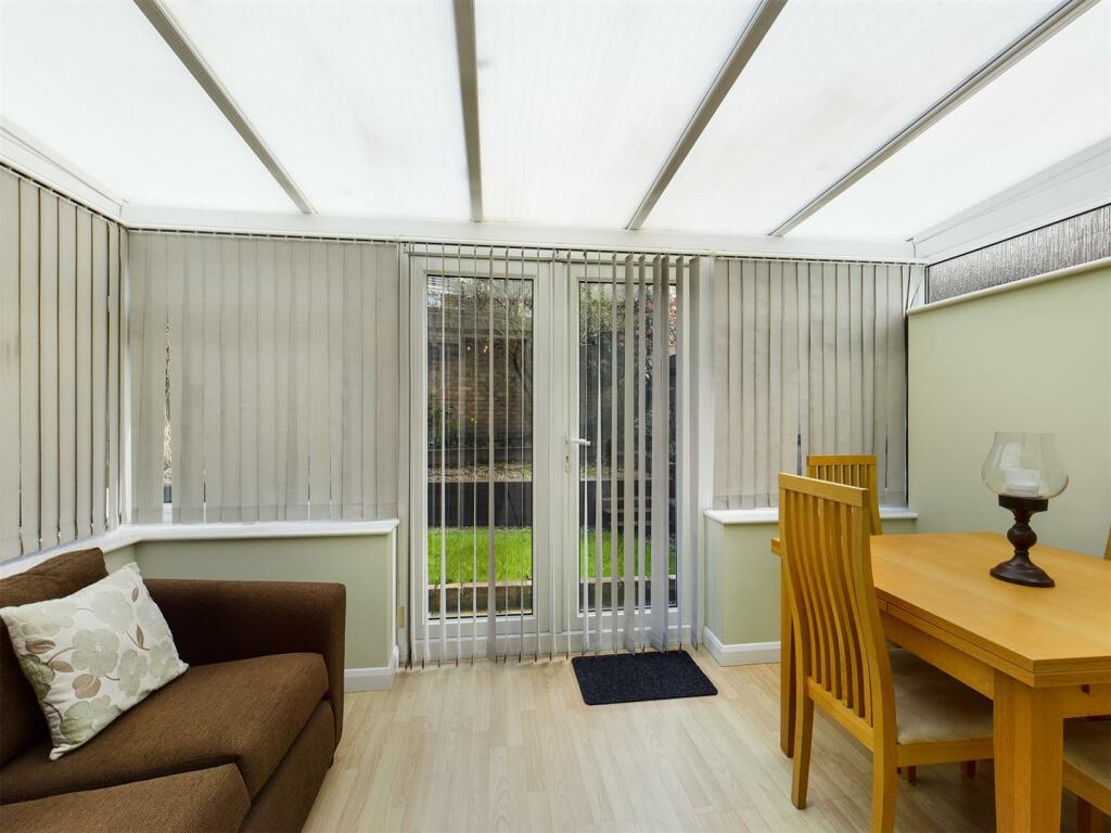 2 bedroom semidetached house for sale in Boleyn Close, Maidenbower, RH10