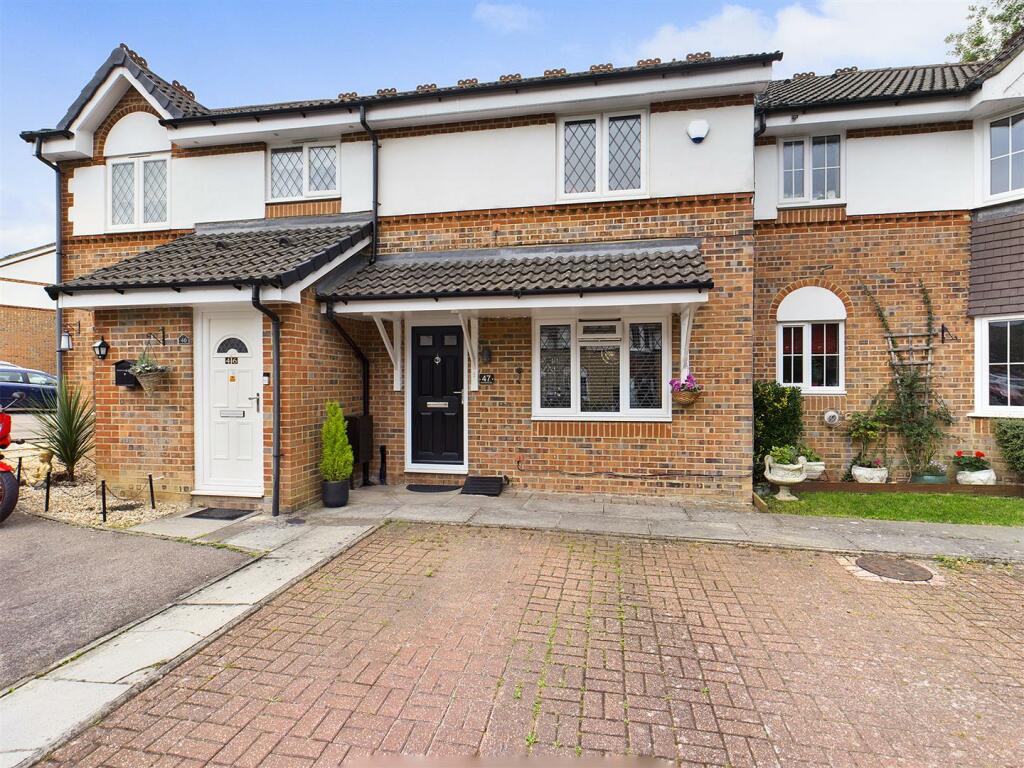 3 bedroom terraced house for sale in Goddard Close, Maidenbower, RH10