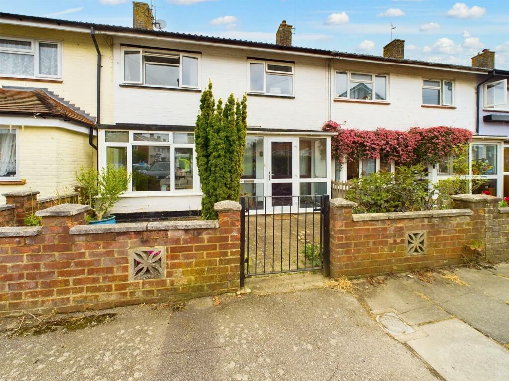 3 bedroom terraced house for sale in Patching Close, Ifield, RH11