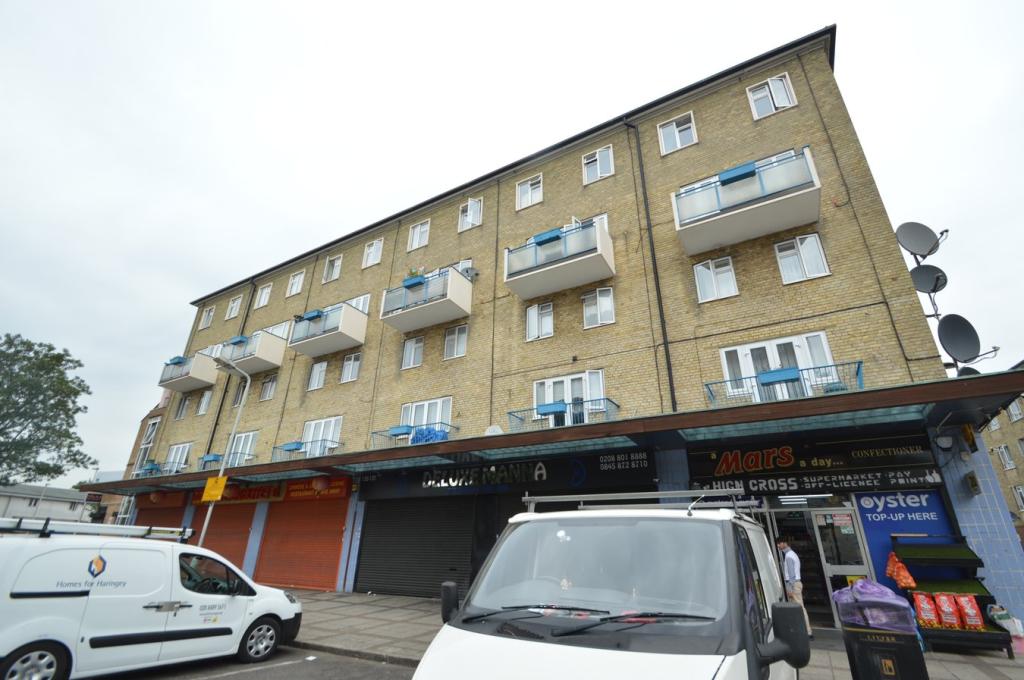 3 bedroom flat for rent in High Cross Road, London, N17