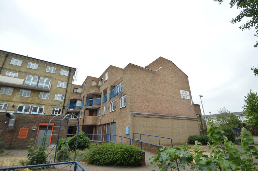 3 bedroom flat for rent in High Cross Road, London, N17