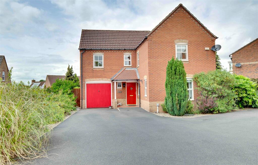 4 bedroom detached house for sale in Bewicke View, Birtley, DH3