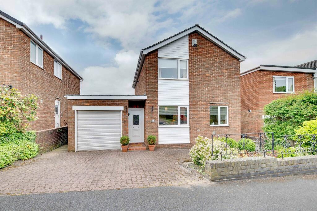 3 bedroom detached house for sale in Woodstock Road, Harlow Green, Low