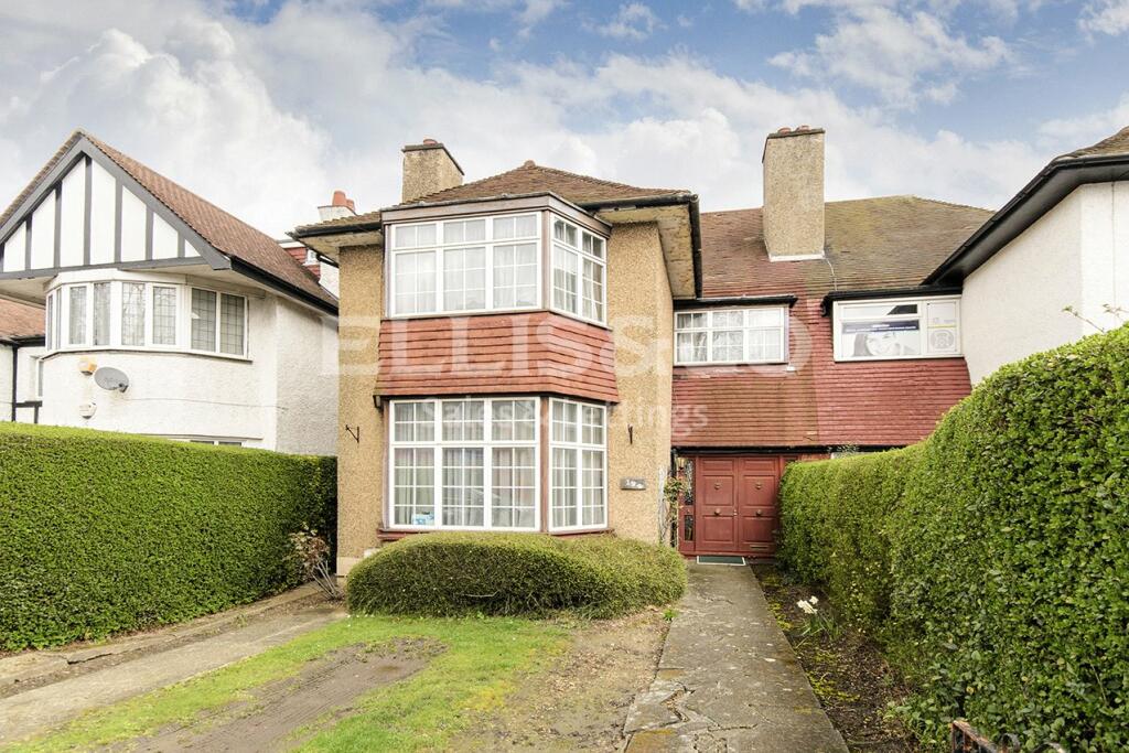 4 bedroom semidetached house for sale in Golders Green Road, London, NW11