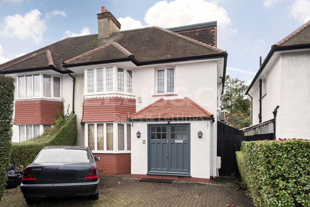 4 bedroom semidetached house for sale in The Vale, Golders Green, NW11