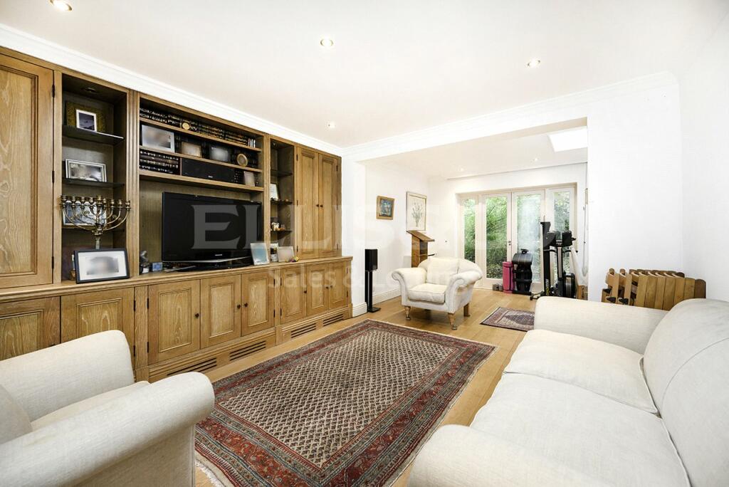 4 bedroom semidetached house for sale in The Vale, Golders Green, NW11