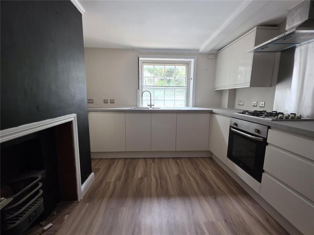 Main image of property: 28a South Street, Epsom, Surrey, KT18
