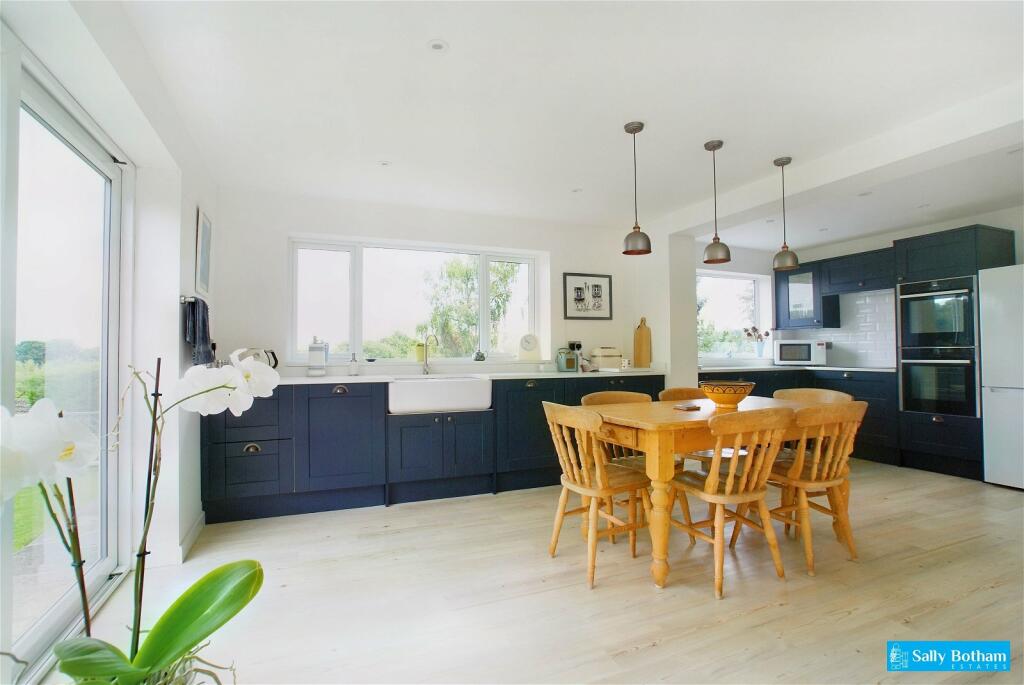 5 bedroom detached house for sale in Gallery Lane, Holymoorside