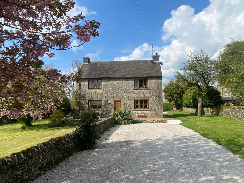 3 bedroom detached house for sale in Biggin, Buxton, SK17 0DQ, SK17