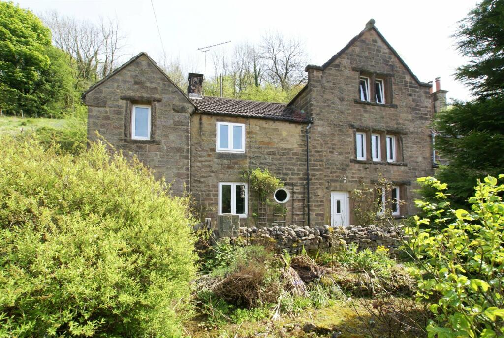 4 bedroom semidetached house for sale in Wakebridge, Crich, DE4