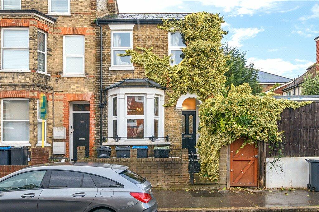 3 bedroom end of terrace house for sale in Queen Mary Road, Upper