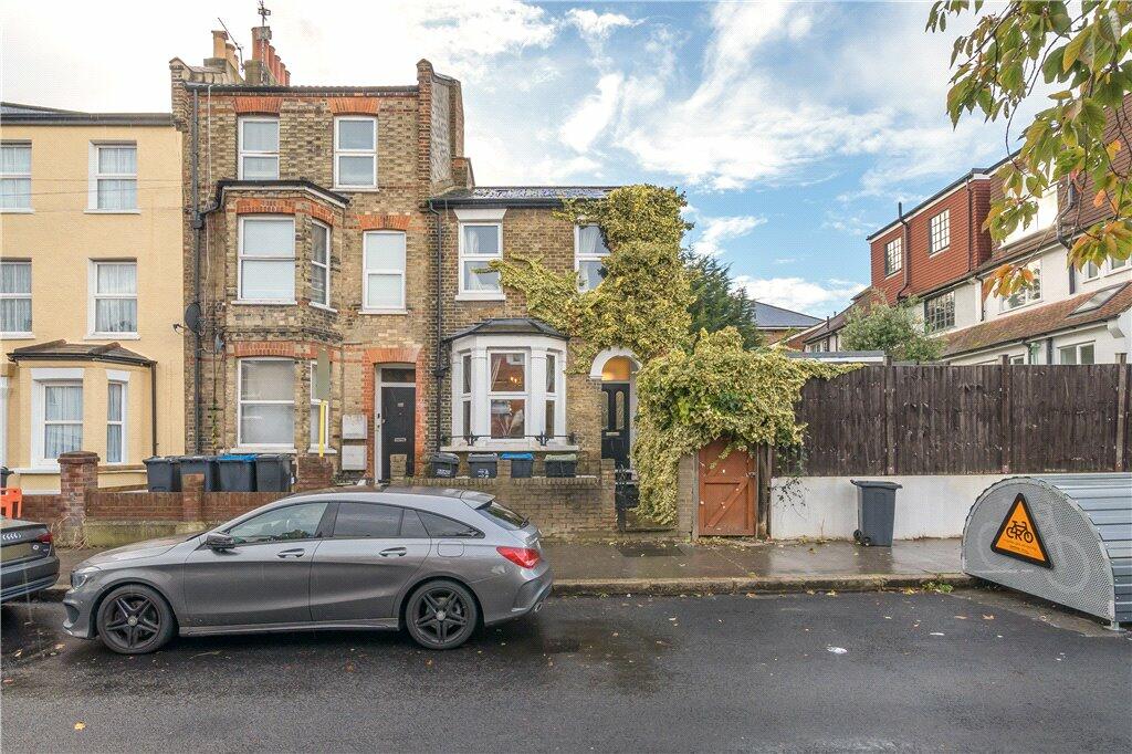 3 bedroom end of terrace house for sale in Queen Mary Road, Upper