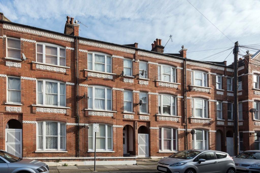 1 bedroom flat for rent in Burlington Road, Fulham, SW6