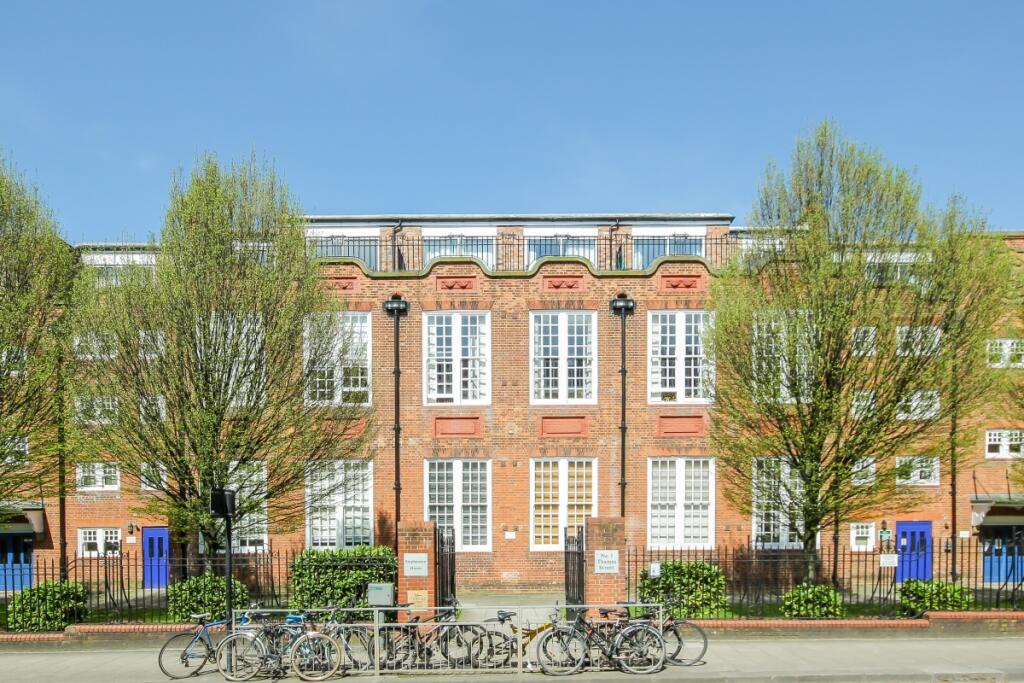 Main image of property: Thames Street, City Centre