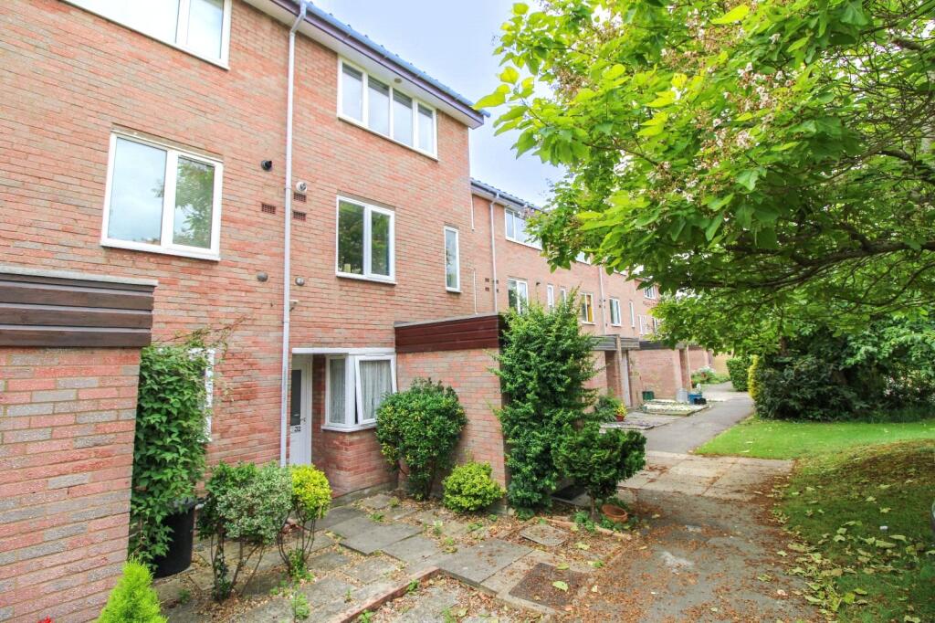 Main image of property: Engadine Close, Croydon, Surrey, CR0