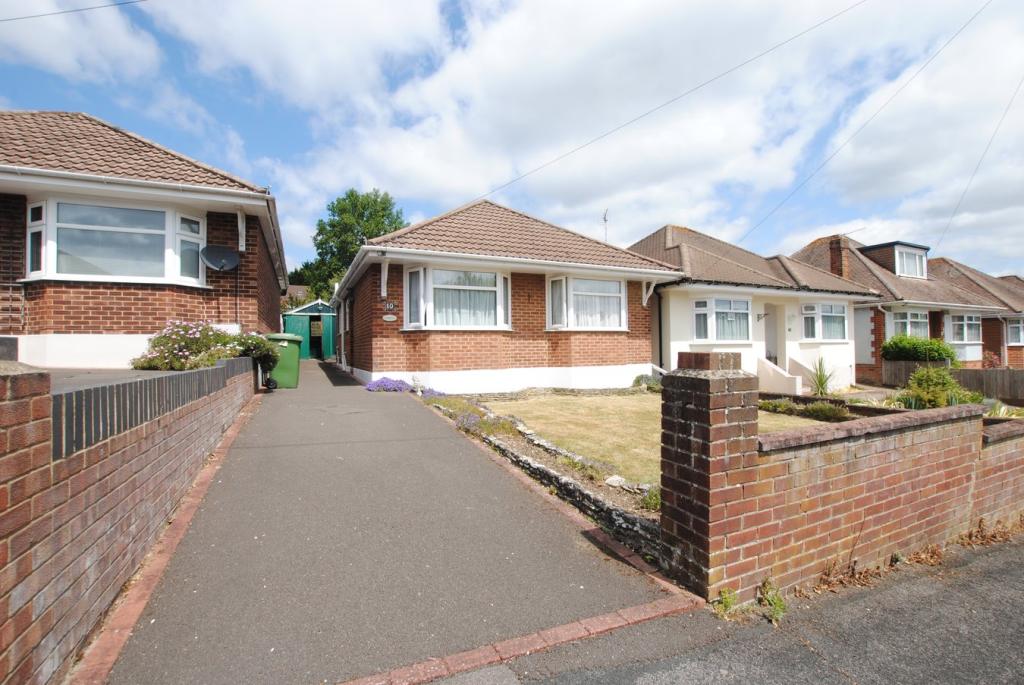 2 bedroom bungalow for sale in Burnham Chase, Southampton, SO18