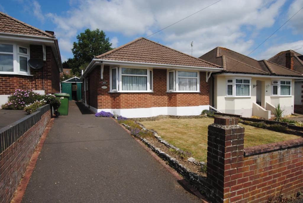 2 bedroom bungalow for sale in Burnham Chase, Southampton, SO18