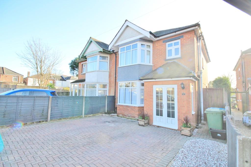 3 bedroom semidetached house for sale in Deacon Road, Southampton, SO19
