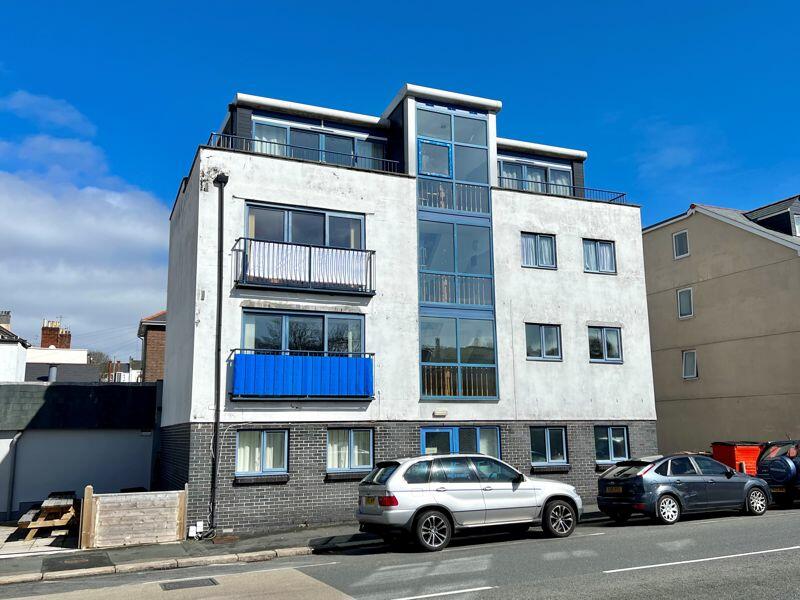 2 bedroom flat for sale in Albert Road, Devonport, Plymouth. A fabulous