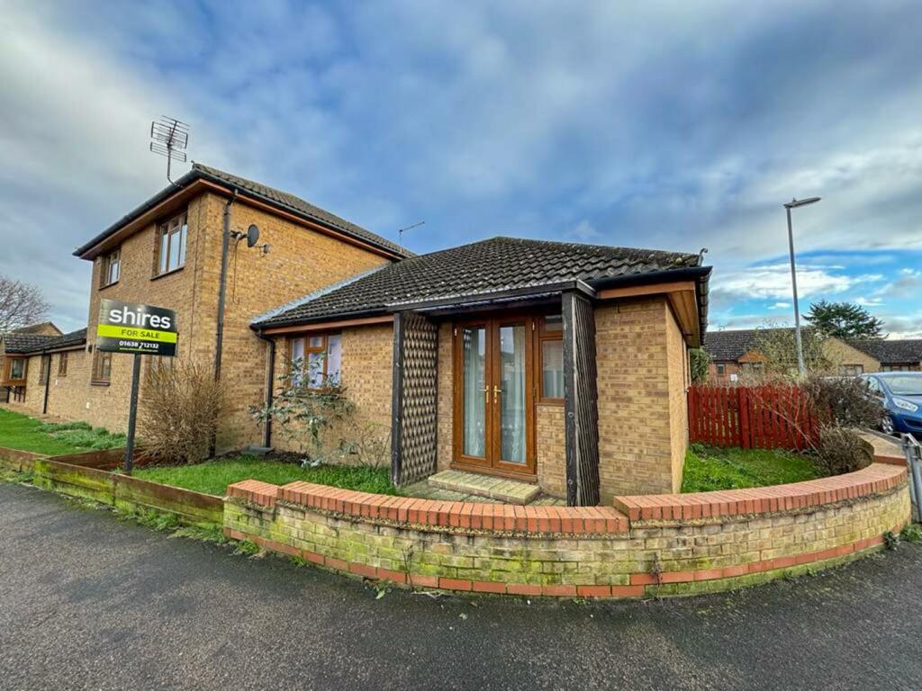 2 bedroom semidetached bungalow for sale in Bluebell Walk, Soham, CB7
