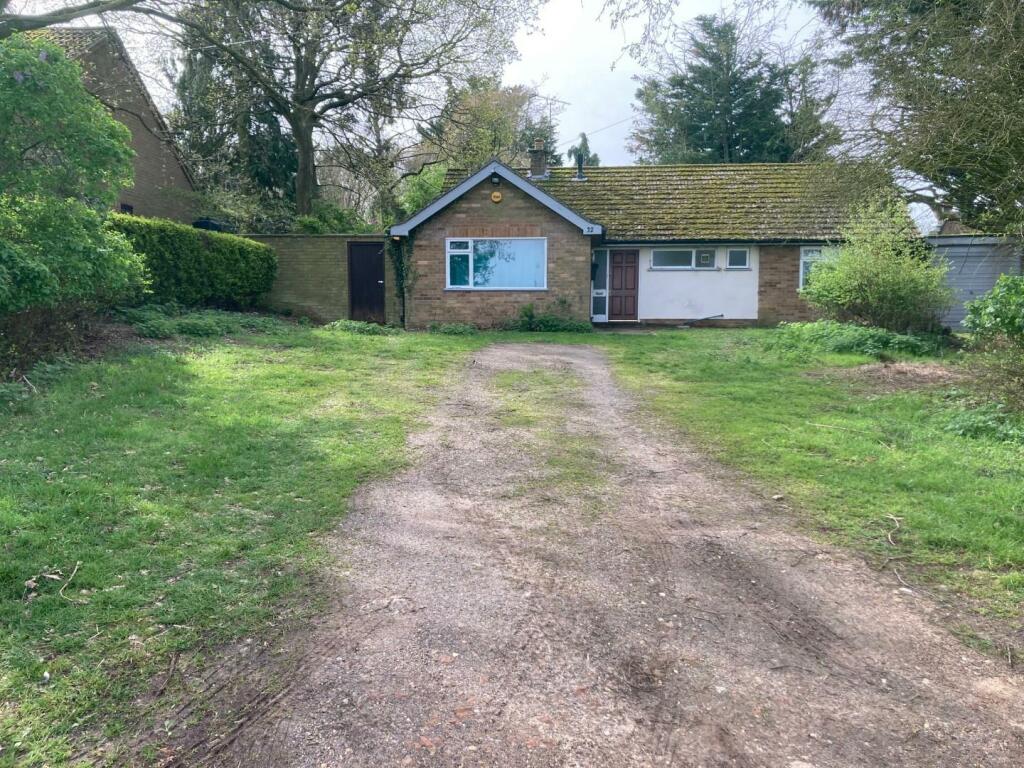 3 bedroom detached bungalow for sale in Maids Cross Hill, Lakenheath