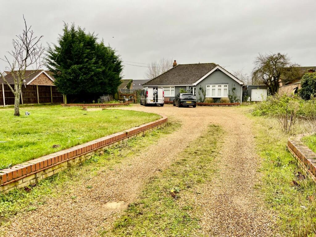 4 bedroom detached bungalow