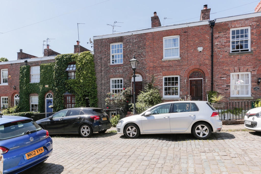 2 bedroom terraced house for sale in Vale Close, Heaton Mersey, SK4