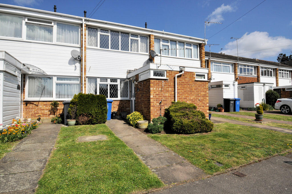 2 bedroom terraced house for sale in Wraysbury, Berkshire, TW19