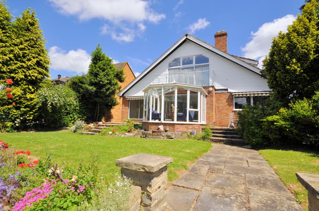 4 bedroom detached house for sale in Riverside, Wraysbury, Berkshire, TW19