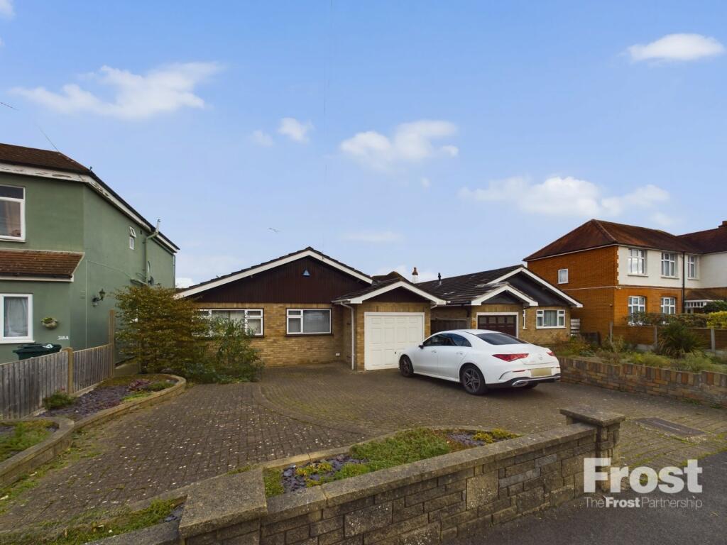 3 bedroom bungalow for sale in Stanwell Road, Ashford, Surrey, TW15