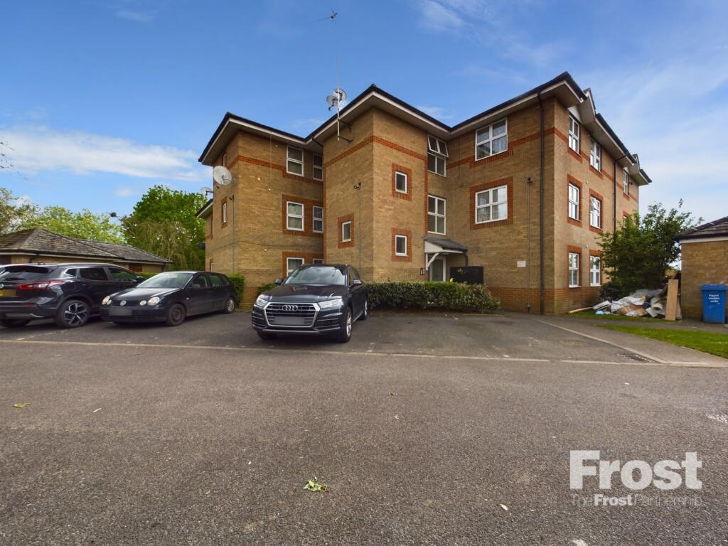 2 bedroom apartment for rent in Douglas Road, Stanwell, Stainesupon