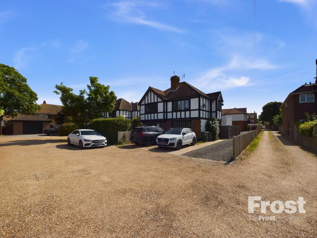 2 bedroom semidetached house for sale in Elmsway, Ashford, Surrey, TW15