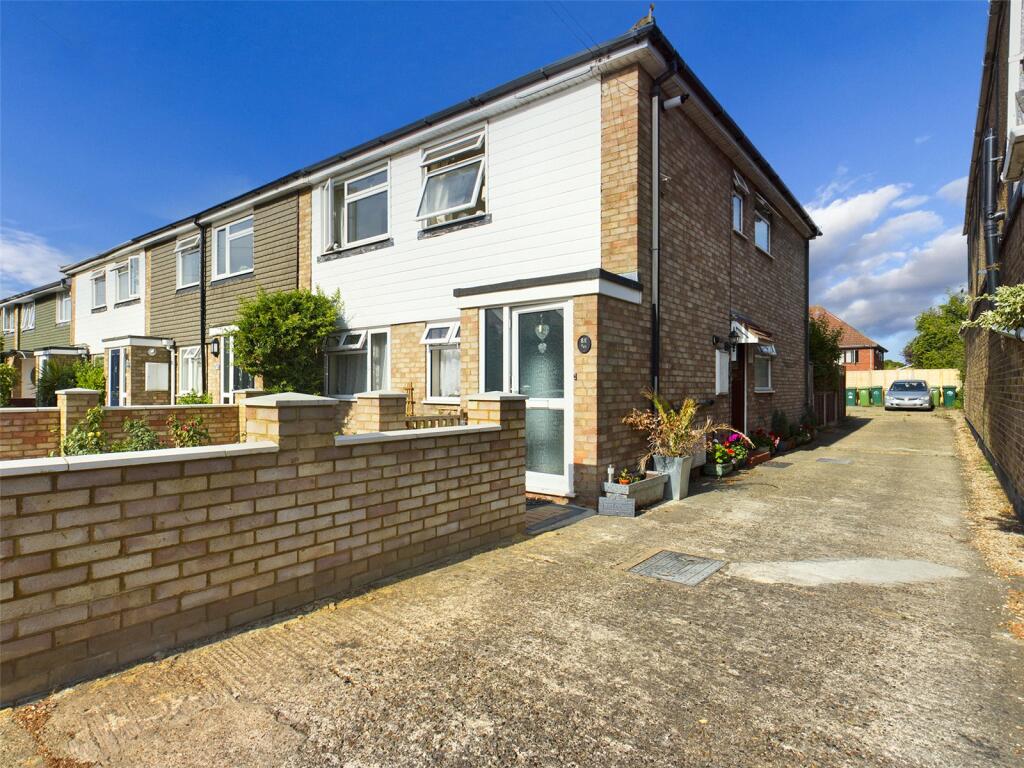 2 bedroom for rent in Ashford Crescent, Ashford, Surrey, TW15