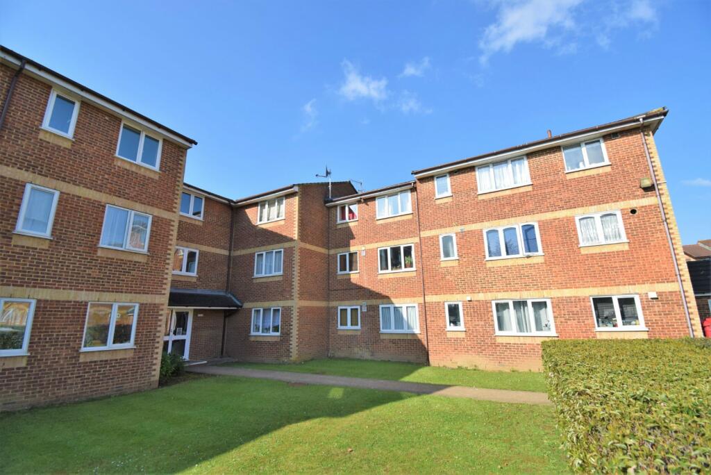 1 bedroom apartment for sale in Walpole Road, Slough, SL1