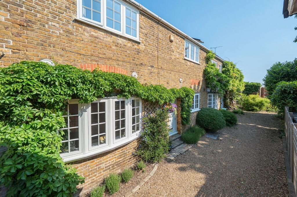 Main image of property: Stable Cottage, Hitcham Grange, Hill Farm Road, Taplow, Buckinghamshire, SL6