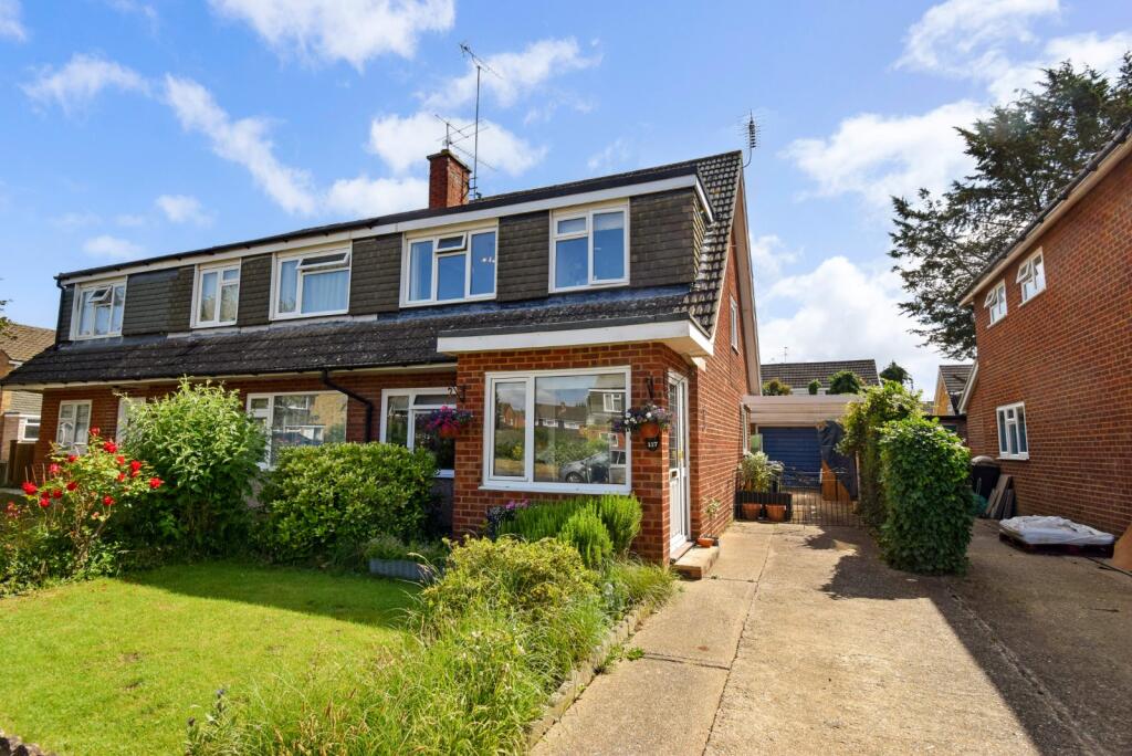 Main image of property: Hag Hill Rise, Taplow, Buckinghamshire, SL6
