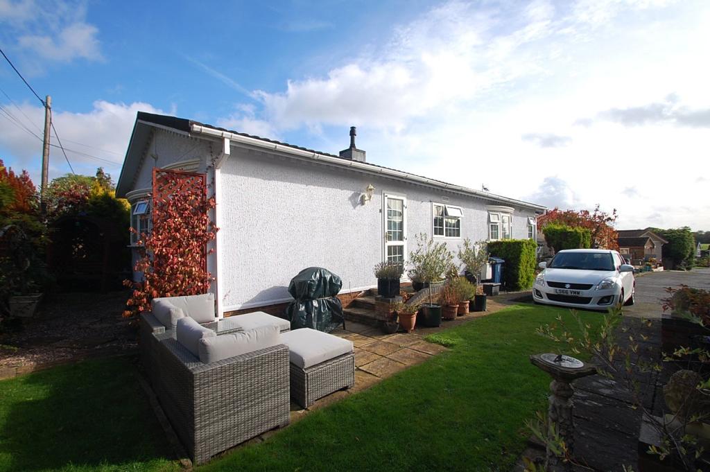 2 bedroom detached house for sale in Layters Green Mobile Home Park, Layters Green Lane