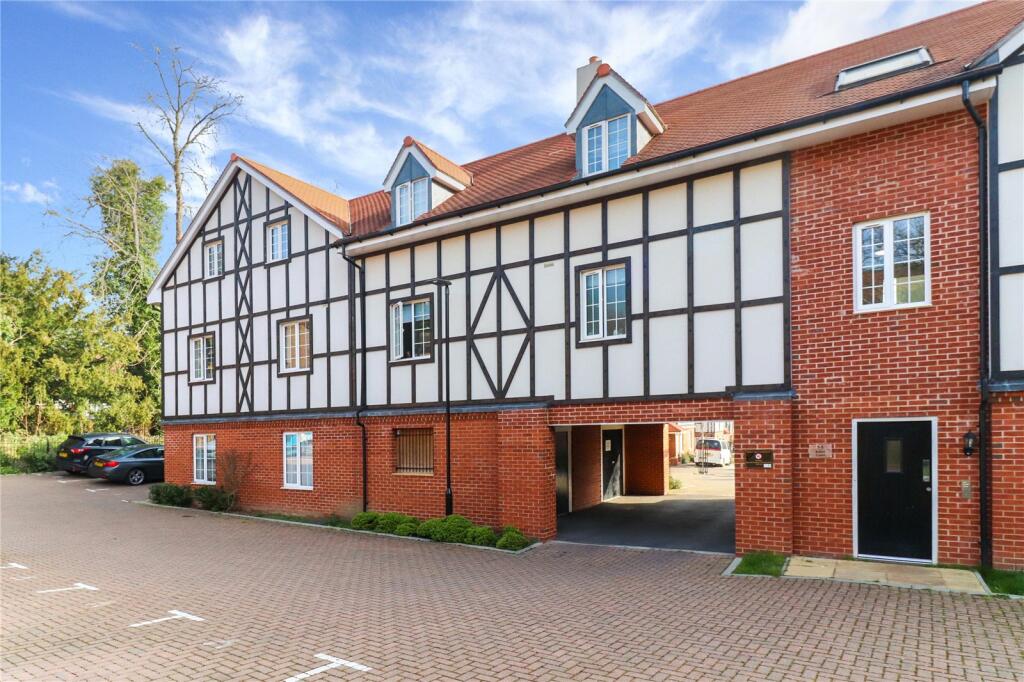 2 bedroom apartment for sale in Bullen Court, Grange Road, Chalfont. St Peter, Buckinghamshire, SL9