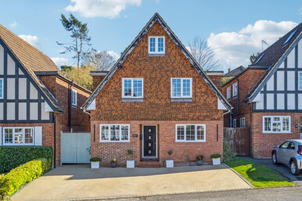 Main image of property: Deanacre Close, Chalfont St. Peter, Gerrards Cross, Buckinghamshire, SL9