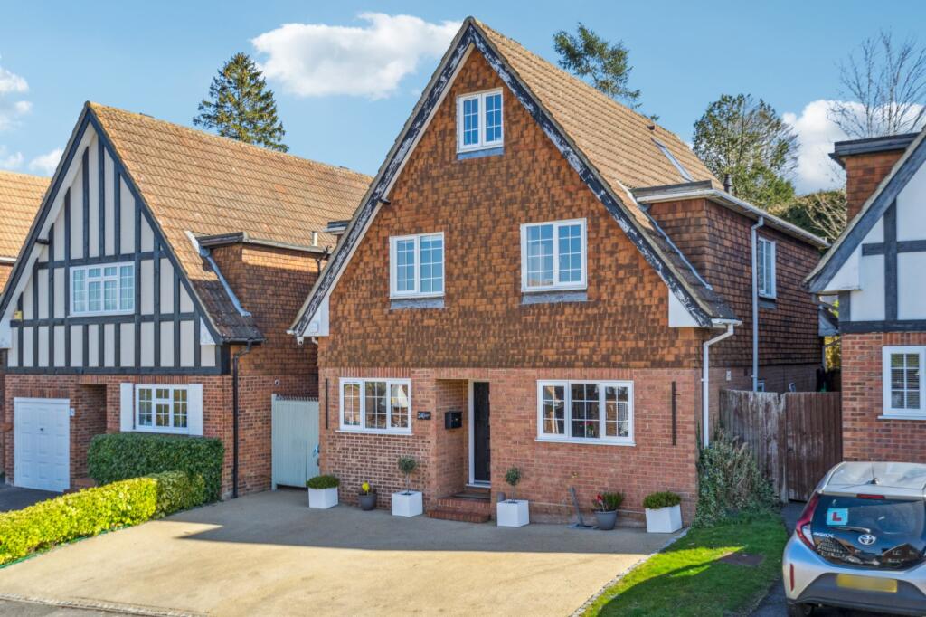 Main image of property: Deanacre Close, Chalfont St. Peter, Gerrards Cross, Buckinghamshire, SL9