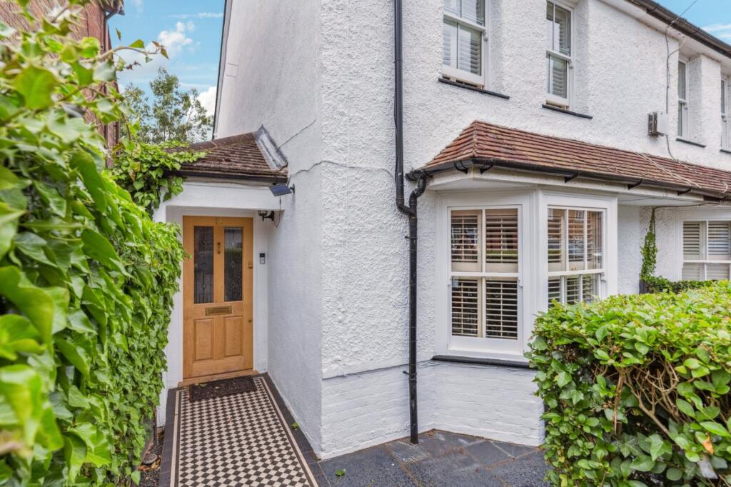 Main image of property: Orchard Grove, Chalfont St Peter, Buckinghamshire, SL9