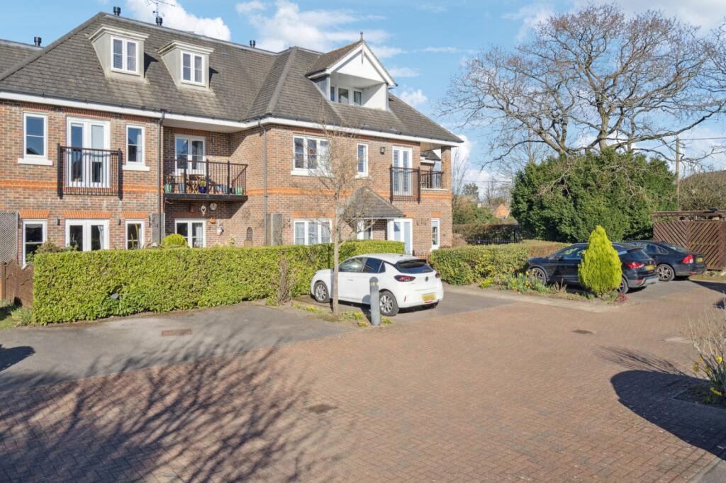 Main image of property: Straight Bit, Flackwell Heath, High Wycombe, Buckinghamshire, HP10