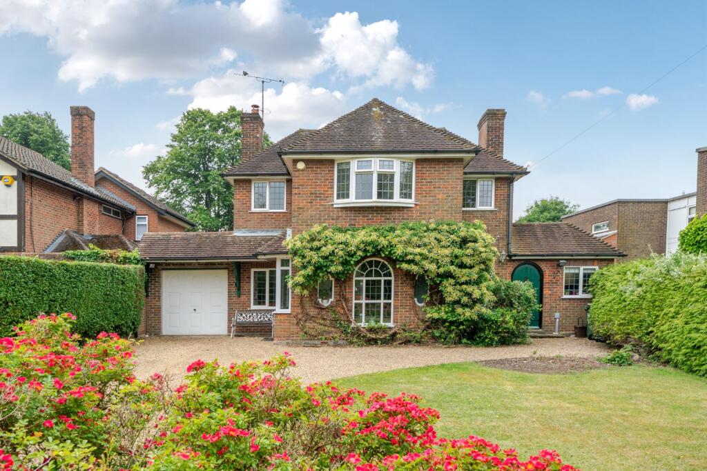 Main image of property: Links Road, Flackwell Heath, High Wycombe, Buckinghamshire, HP10