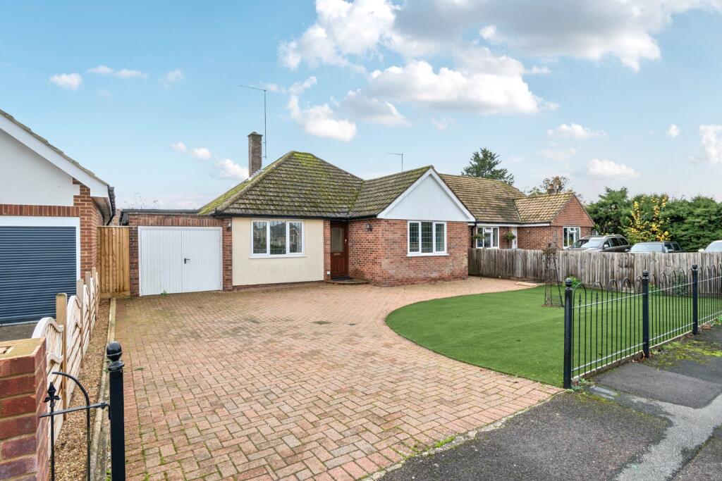 Main image of property: Sedgmoor Gardens, Flackwell Heath, High Wycombe, Buckinghamshire, HP10