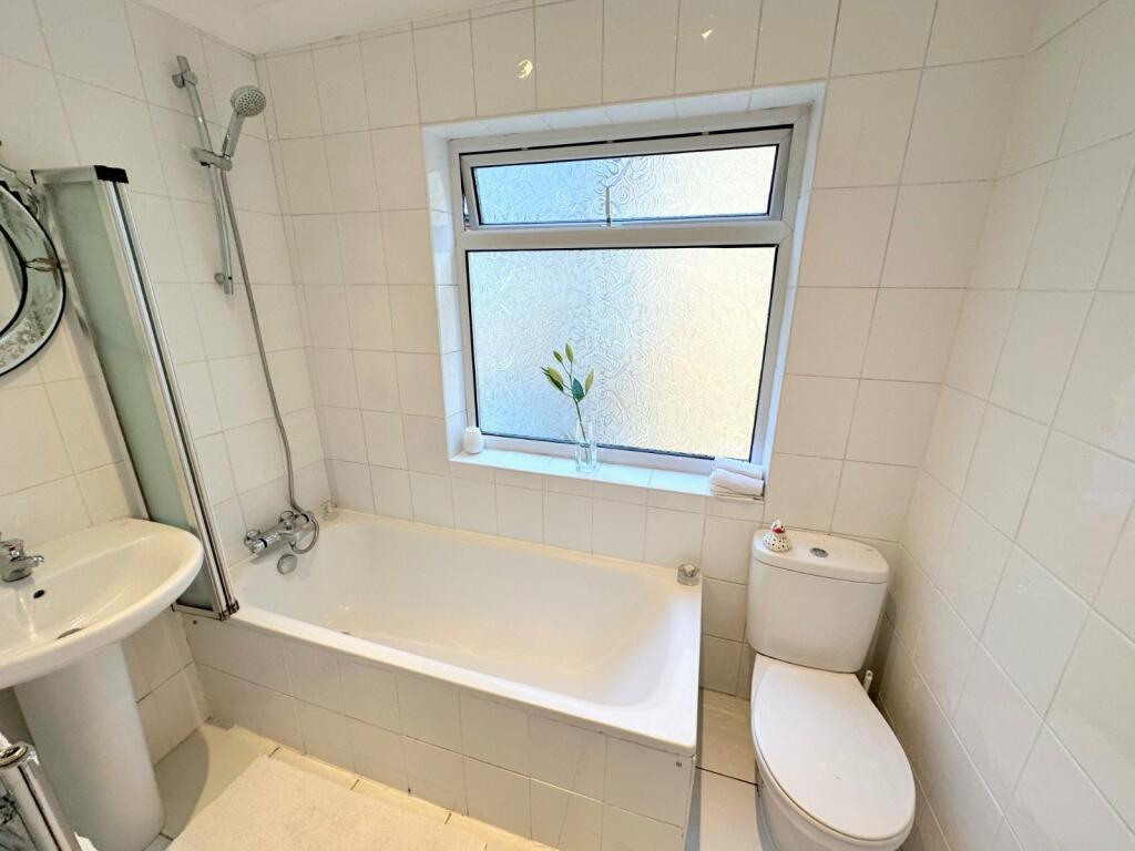 3 bedroom end of terrace house for sale in Bolton Road, Windsor