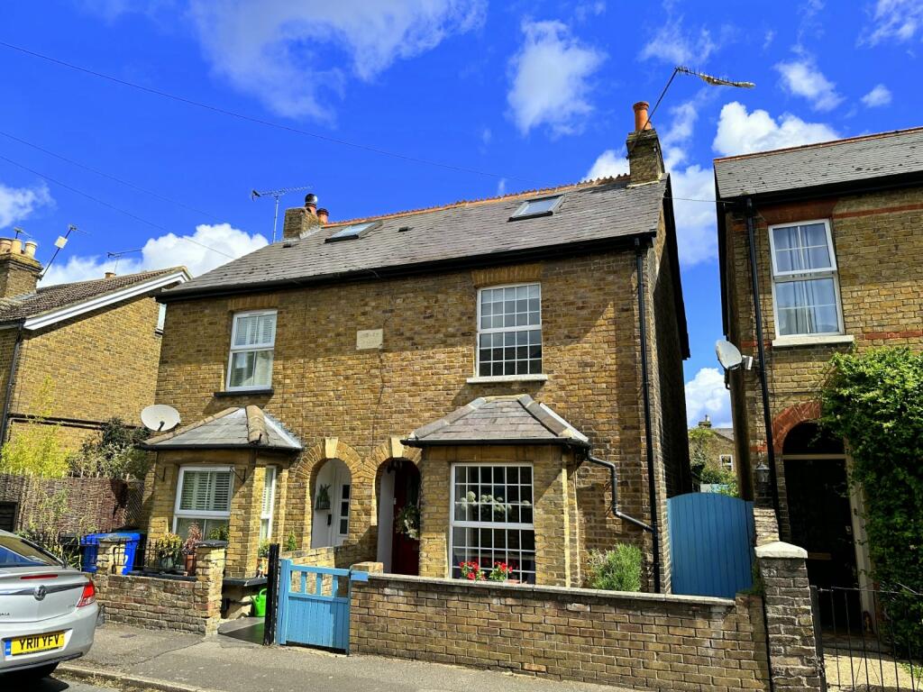 2 bedroom semidetached house for sale in Alma Road, Eton Wick, Berkshire, SL4