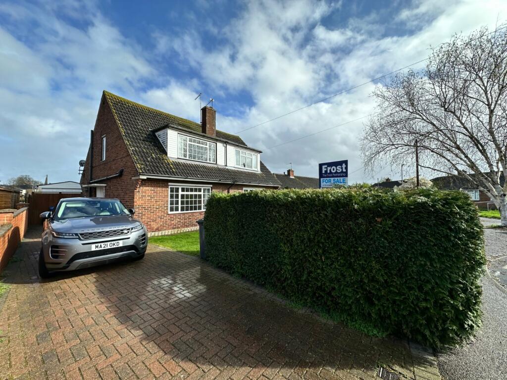 3 bedroom semidetached house for sale in Haywards Mead, Eton Wick