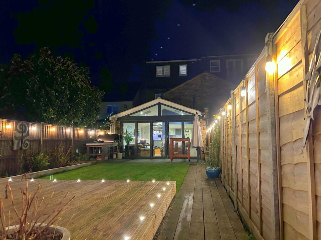 3 bedroom end of terrace house for sale in Oak Lane, Windsor, Berkshire