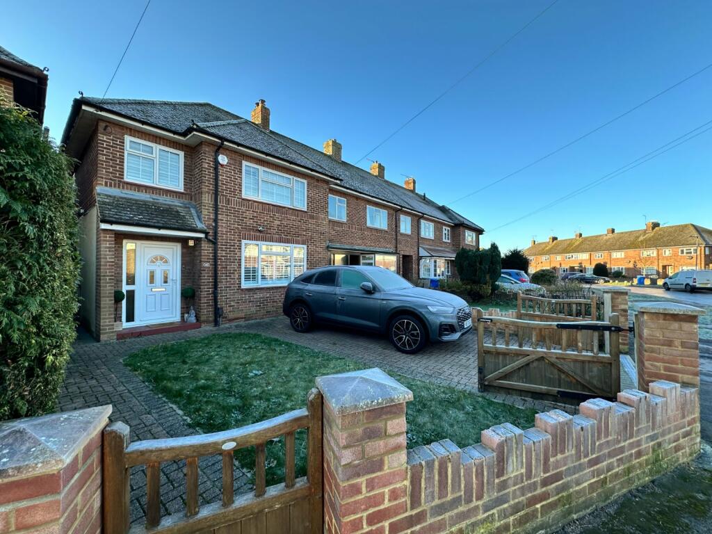 3 bedroom semidetached house for sale in Colenorton Crescent, Eton