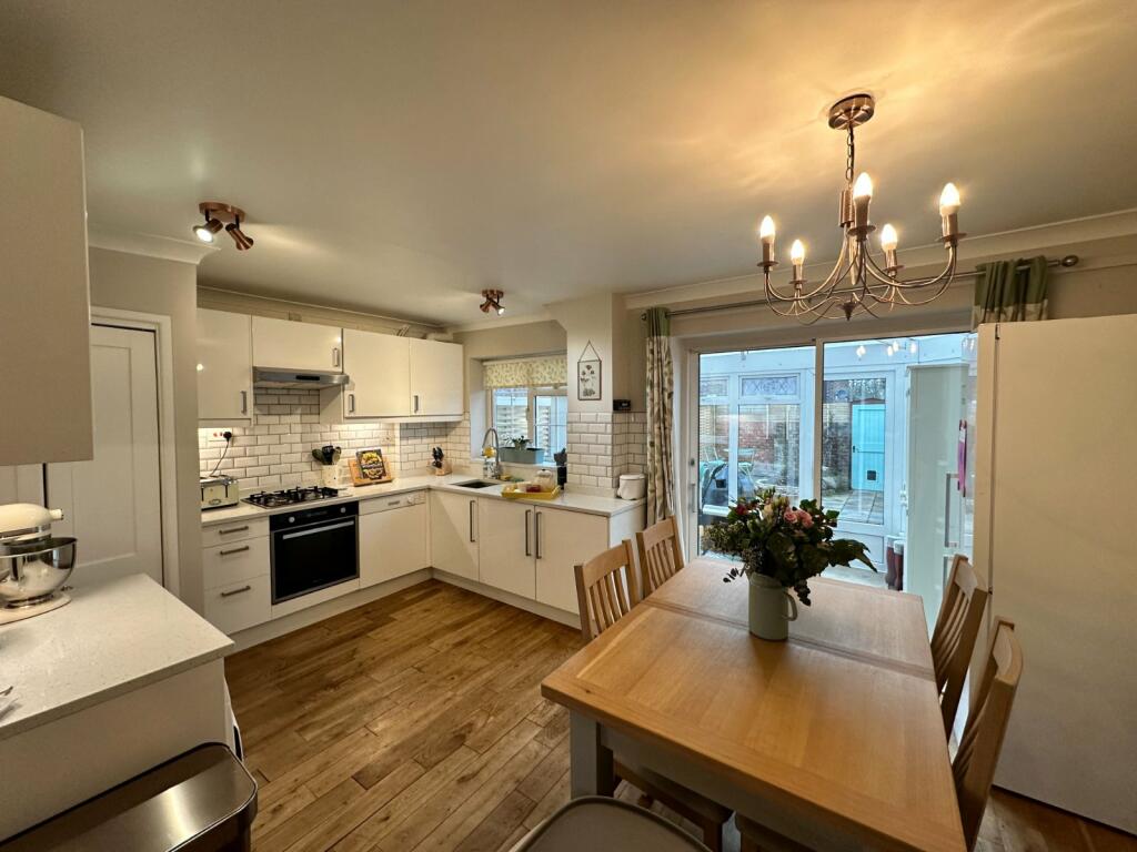 3 bedroom terraced house for sale in Sheepcote Road, Eton Wick